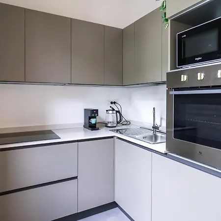 700mstazionecentraleampio Trilocale Con 2balconi Διαμέρισμα