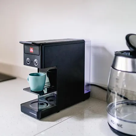 700mstazionecentraleampio Trilocale Con 2balconi Τεργέστη