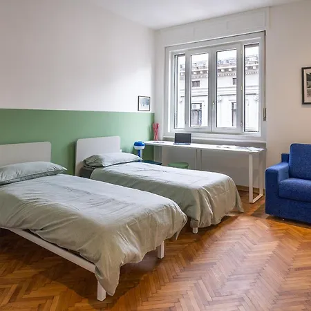 700mstazionecentraleampio Trilocale Con 2balconi Trieszt