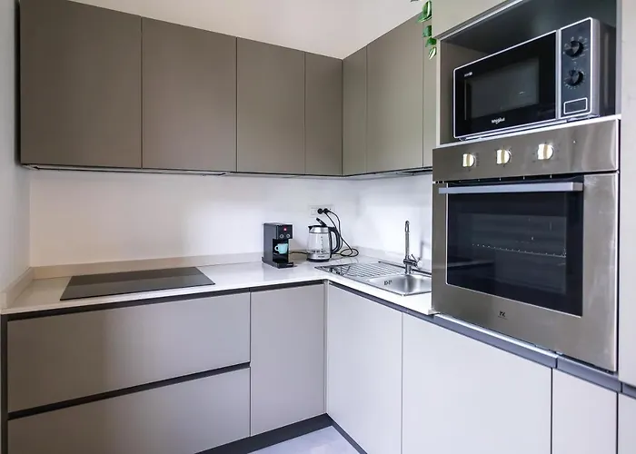 700mstazionecentraleampio Trilocale Con 2balconi Appartement