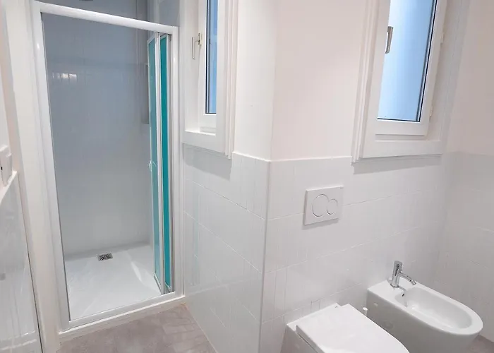 700mstazionecentraleampio Trilocale Con 2balconi Appartement Triëst