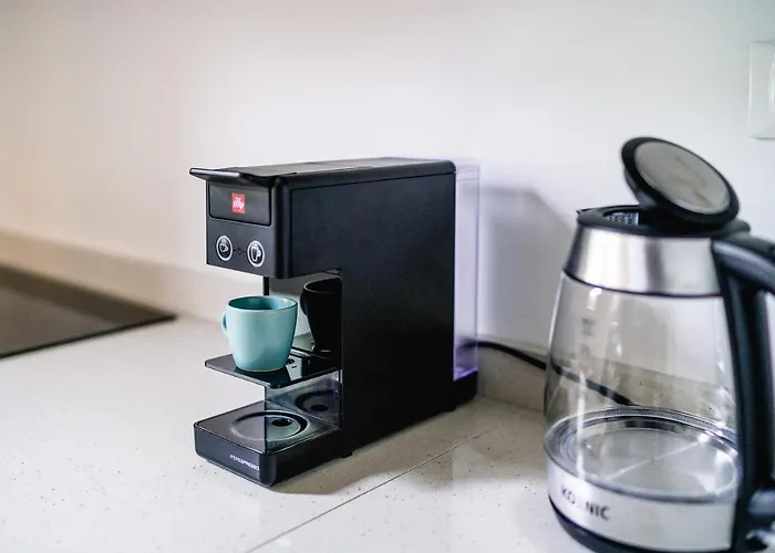 700mstazionecentraleampio Trilocale Con 2balconi Triëst